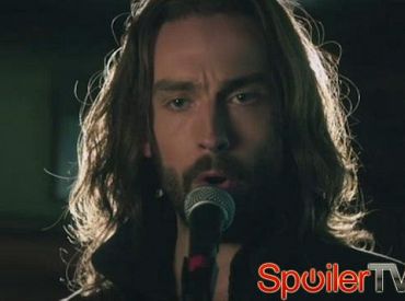 Tom Mison z Sleepy Hollow o debiucie Crane'a w karaoke, plus: zobacz jak śpiewa!