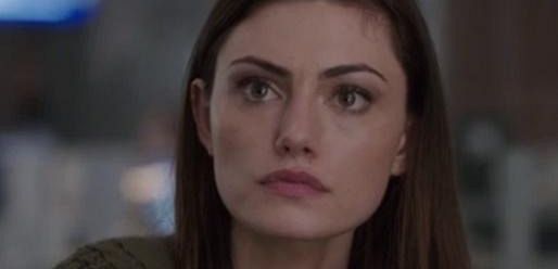 Były Phoebe Tonkin ląduje na celowniku w 