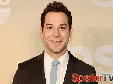 Odcinki pilotowe: Skylar Astin dołączył do komedii ABC o koszykówce