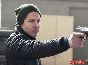 Antonio realizuje misję pod przykrywką... i dostaje w twarz w Chicago PD