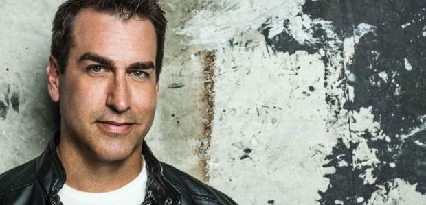 Rob Riggle i Jane Curtin dołączyli do odcinka pilotowego komedii 