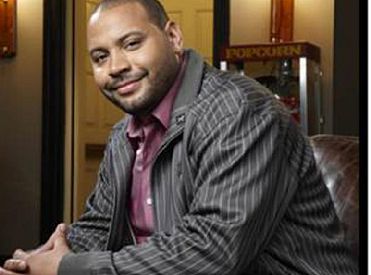 Odcinki pilotowe: Colton Dunn, Mark McKinney i Nico Santos dołączyli do komedii NBC Superstore