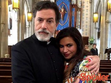 Stephen Colbert i Mindy Kaling wybuchają śmiechem w usuniętej scenie Świata według Mindy