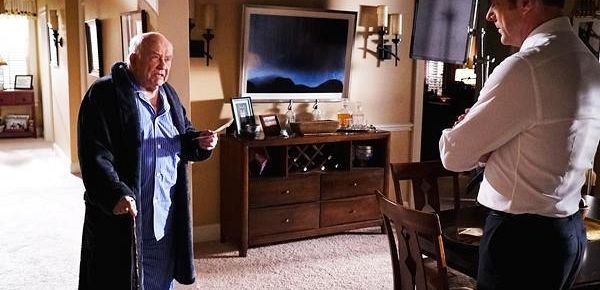 Pierwsze spojrzenie: Ed Asner pojawia się w 