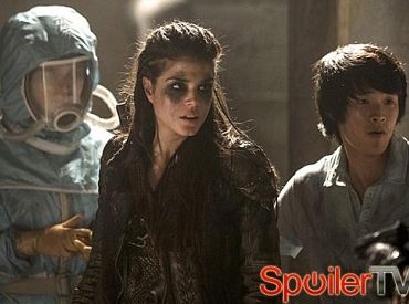 Post Mortem finału 2 sezonu The 100: Szef mówi o wyborach Clarke, odkryciu Jahy i nowym zagrożeniu w 3 sezonie