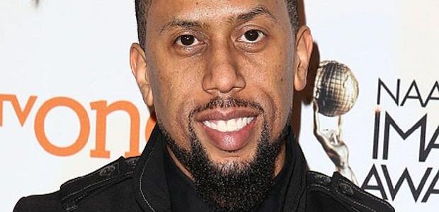 Odcinki pilotowe: Affion Crockett dołączył do komedii „Detour”