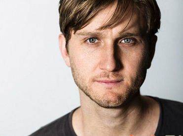 Aaron Staton będzie powracał w 3 sezonie dramatu „Ray Donovan”