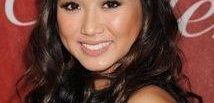 Odcinki pilotowe: Brenda Song dołączyła do komedii „Take It From Us”