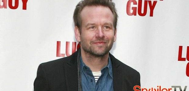 Dallas Roberts pojawi się w crossoverowych odcinkach „Chicago Fire”, „Prawa i bezprawia” i „Chicago PD”