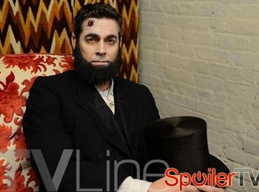 Pierwsze spojrzenie: Zachary Levi to Abraham Lincoln w 2 sezonie „Deadbeat”