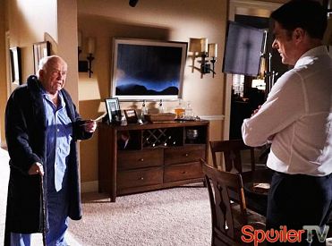 Ed Asner mierzy się z Hotchem w „Zabójczych umysłach”