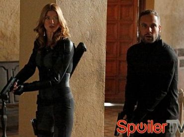 Adrianne Palicki i Nick Blood zagrają główne role w spinoffie „Agentów TARCZY”