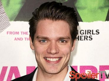 Dominic Sherwood dołączył do dramatu ABC Family „Shadowhunters”
