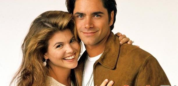 John Stamos i Lori Loughlin mieli „niezaprzeczalną chemię” w czasie „Pełnej chaty”