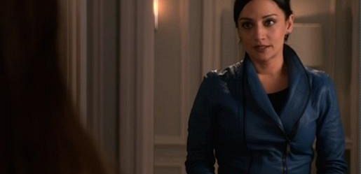Klip z „Żony idealnej”: Kalinda składa Alicii wizytę, kończąc we łzach