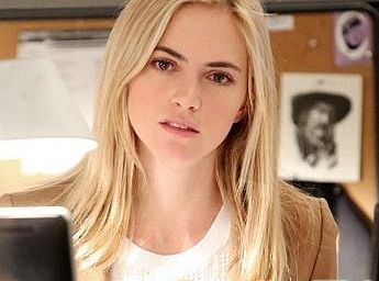 Emily Wickersham z „Agentów NCIS” zapowiada smutną stratę, „sekretną relację” Gibbsa