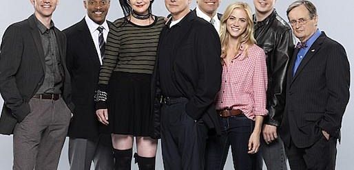 Czy jedna z teorii śmierci w „Agentach NCIS” została obalona czy potwierdzona przez crossover z „NCIS: Los Angeles”?