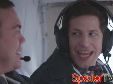 Klip z „Brooklyn Nine-Nine”: Jake, Boyle i Holt zaliczają lot