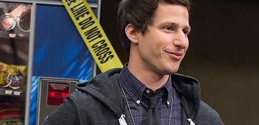 Post Mortem finału 2 sezonu „Brooklyn Nine-Nine”: Szefowie i obsada mówią o nowej pracy Holta, pocałunku Jake’a i Amy