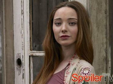 Emma Dumont z „Bunheads” mówi o wchodzeniu w dorosłość w „Aquarius”