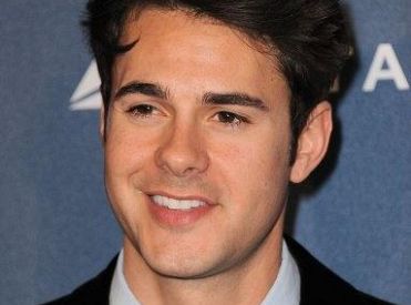 Jayson Blair będzie powracał w 2 sezonie Young & Hungry