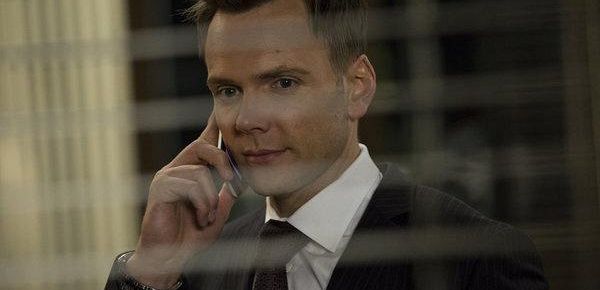 Joel McHale pojawi się gościnnie we wskrzeszeniu „Z archiwum X”