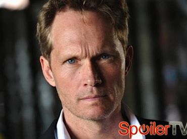 Tom Schanley będzie powracał w 3 sezonie Graceland