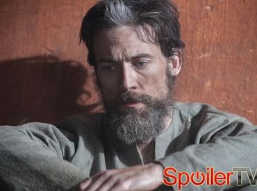 Klip z premiery 2 sezonu „Tyrant”: Jedno słowo, które może ocalić Barry’ego przed egzekucją