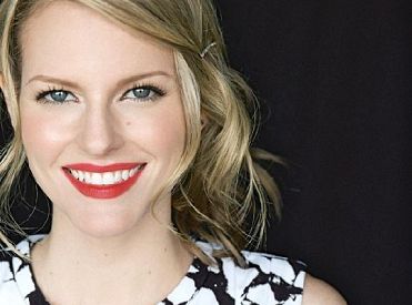 Chelsey Crisp awansowana do stałej obsady w 2 sezonie Fesh Off the Boat