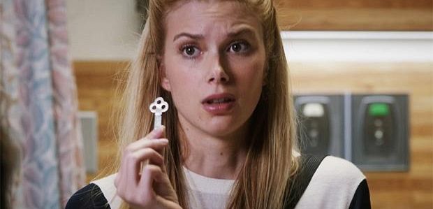 Klip z finału 1 sezonu „Stitchers”: Emma Ishta zapowiada wielkie odpowiedzi, możliwą śmierć