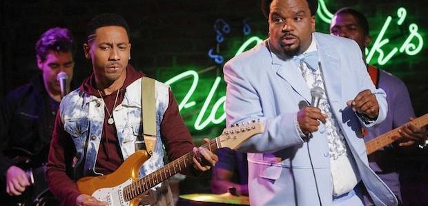 Czy nowa komedia NBC „Mr. Robinson” o muzyku, który stał się nauczycielem była miodem dla twoich uszu?