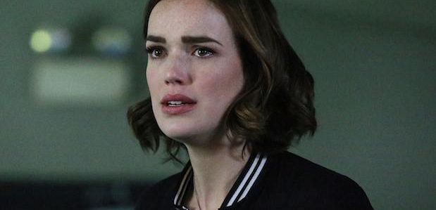 Elizabeth Henstridge z „Agentów TARCZY” zapowiada los Jemmy w 3 sezonie: „Nie sądziła, że posuną się tak daleko!