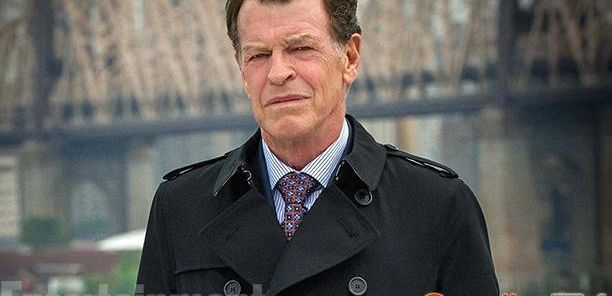 Pierwsze spojrzenie: John Noble debiutuje jako ojciec Sherlocka w „Elementary