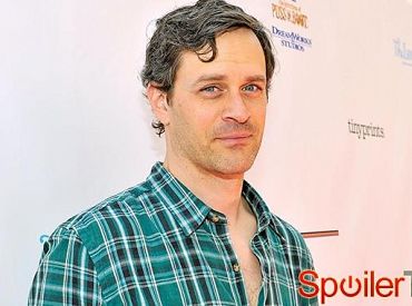 Tom Everett Scott (i pirat) dołączyli do 3 sezonu „Reign