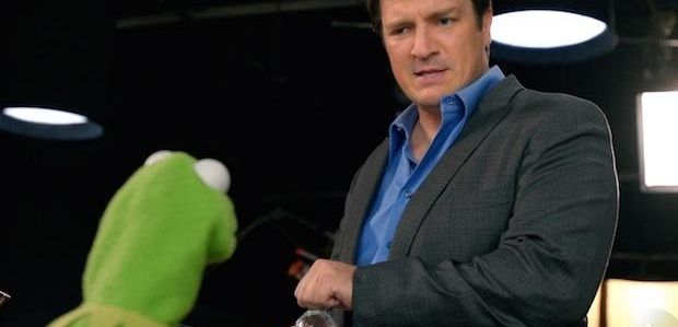 Nathan Fillion z „Castle” ma chrapkę na pannę Piggy z „Muppetów”?