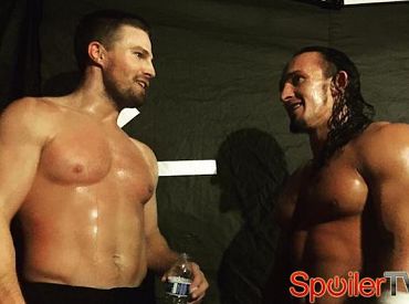 Stephen Amell zapowiada 4 sezon „Arrow”, potem walczy na ringu WWE SummerSlam