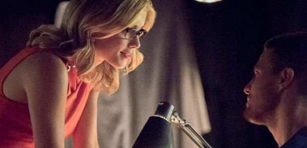 Pierwsze spojrzenie na Olivera i Felicity w 4 sezonie „Arrow”