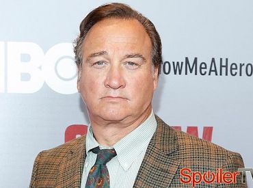 Jim Belushi zagra w odcinku pilotowym Fox Miejski kowboj