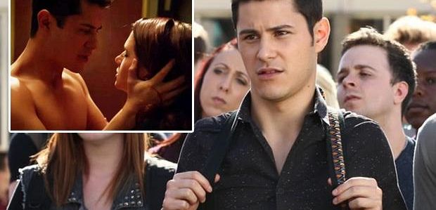 Michael Willett z „Faking It” zapowiada „intensywny” pocałunek Shane’a i Karmy, poważny dramat z Dukiem i więcej w drugiej połowie 2 sezonu