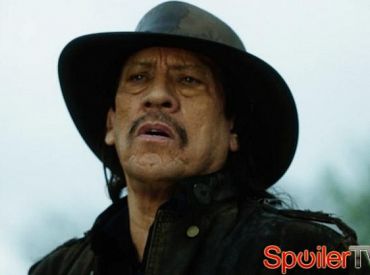 Klip z 2 sezonu „From Dusk Till Dawn”: Twardy Danny Trejo „rozbraja” stróża prawa