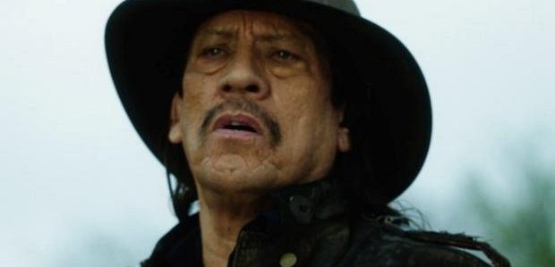 Klip z 2 sezonu „From Dusk Till Dawn”: Twardy Danny Trejo „rozbraja” stróża prawa
