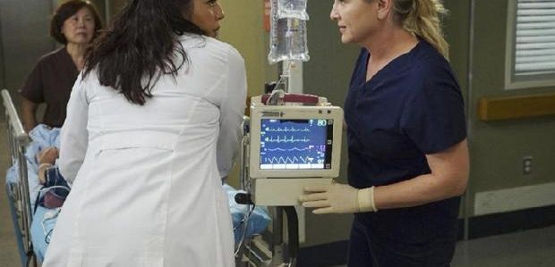 Spoiler Dnia: Co powoduje „napięcie” między Callie i Arizoną w „Chirurgach”?