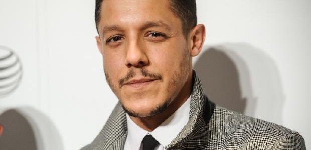 Theo Rossi i Rosario Dawson pojawią się w serialu 
