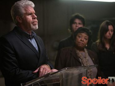 Ron Perlman mówi o podejściu do wiary w „Hand of God”, finale serialu „Synowie anarchii”