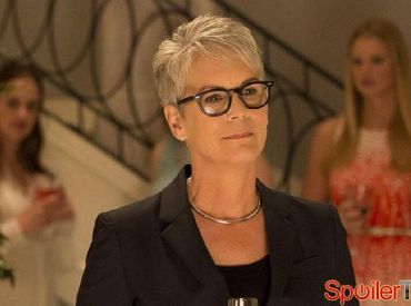 Zobacz jak Jamie Lee Curtis odtwarza kultową scenę z „Psychozy” w „Scream Queens”