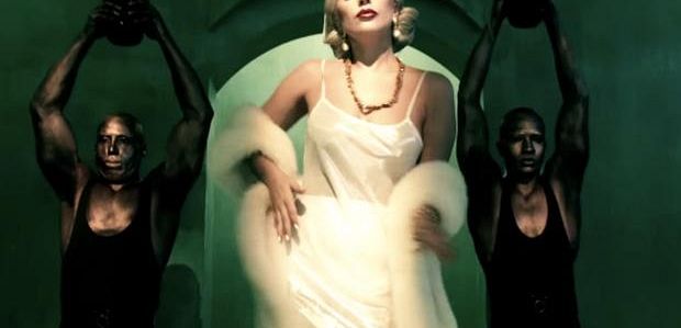 Lady Gaga terroryzuje dzieci w nowej zapowiedzi „American Horror Story: Hotel”