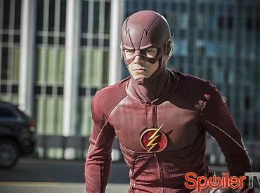 Pierwsze spojrzenie na premierę 2 sezonu „The Flash”: Atom niszczy wielki dzień Barry’ego, Wells powraca