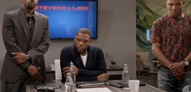 Klip z premiery 2 sezonu „Black-ish”: Słowo na „C” niszczy dzień Dre w pracy