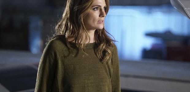 Klip z 8 sezonu „Castle”: Beckett uratowana przez… macochę Ricka!?