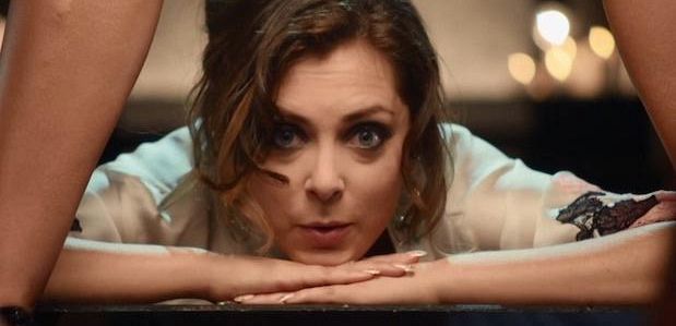 Muzyczny klip z „Crazy Ex-Girlfriend”: Seksowna, udręczona Rebecca szykuje się na randkę